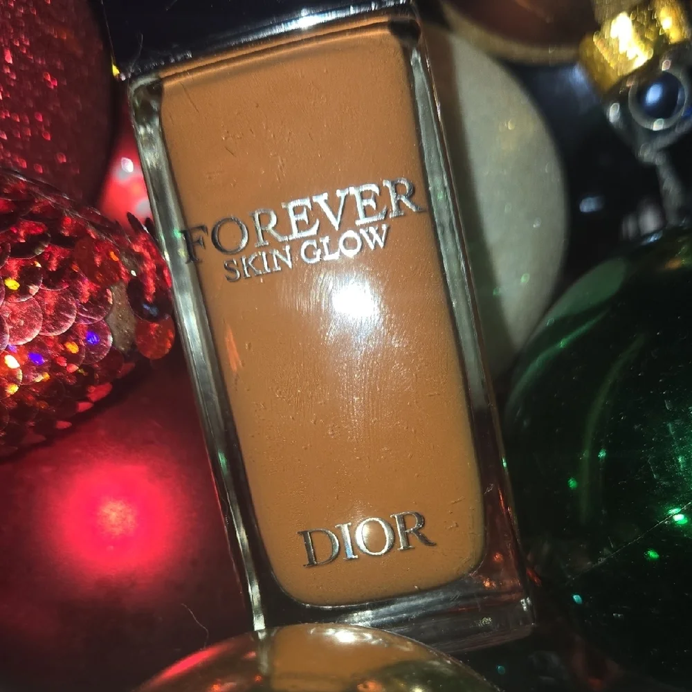 Dior Forever Skin Glow Foundation in Warm Brown